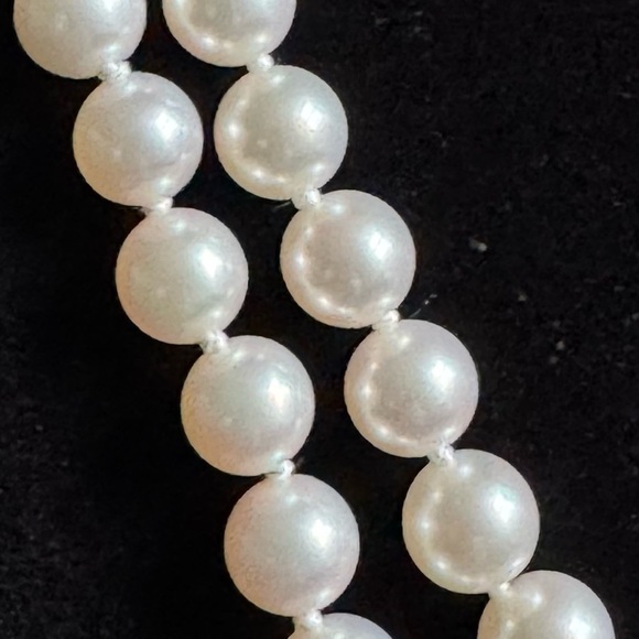 Beautiful Double Strand Mikimoto Akoya Pearl necklace 18” 14k Gold - Picture 4 of 7